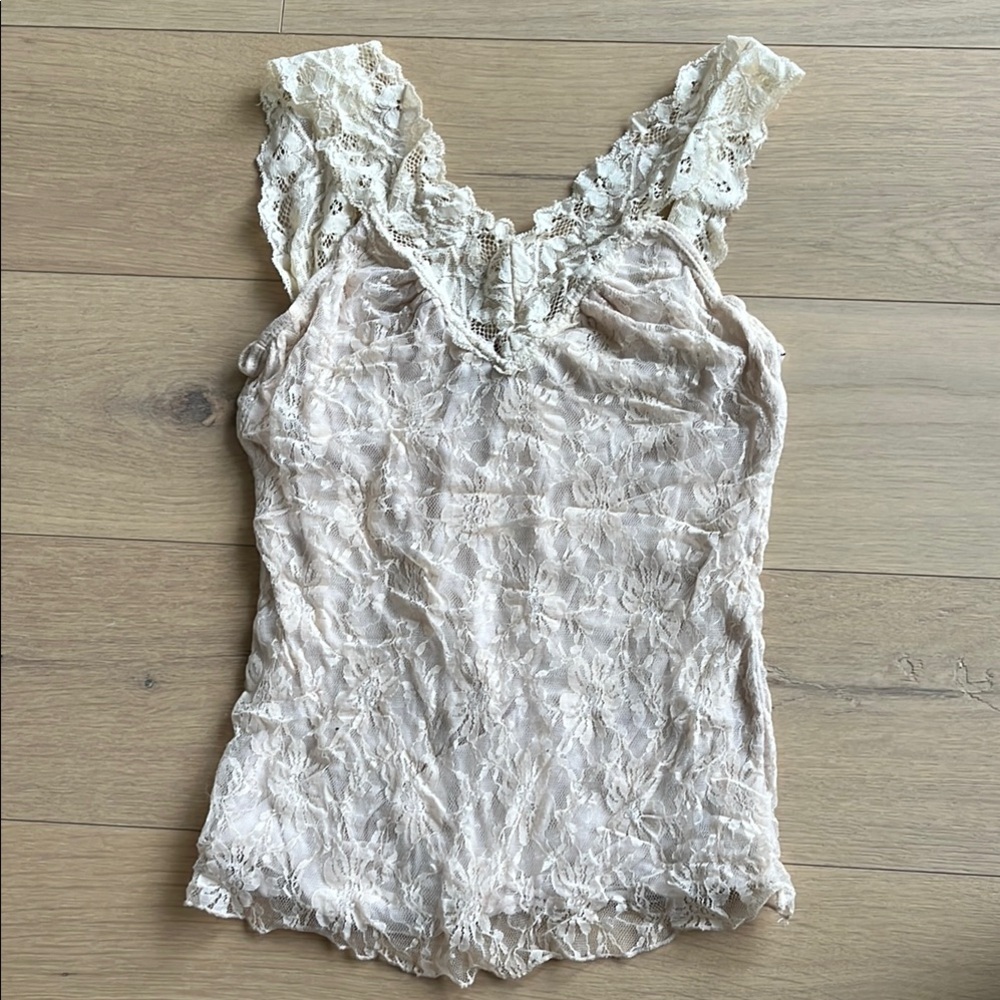 Lace Sleeveless Top in Cream
